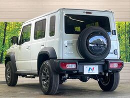 【リアパーキングセンサー】リアバンパーのセンサーで障害物との距離を測り障害物への接近をブザーでお知らせ。さらに障害物との衝突の可能性が高まると緊急ブレーキが作動、衝突回避を支援します。