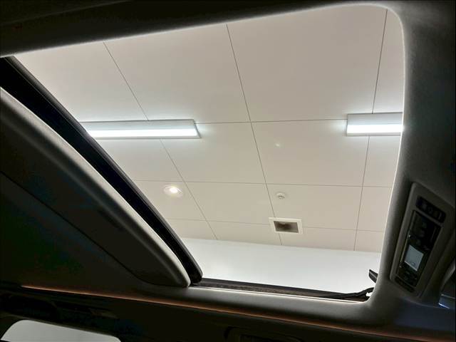 開放感あふれるドライブをお楽しみいただけるサンルーフを装備。天気の良い日にサンルーフを開けると気分が高まりますね☆