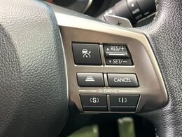【全車速追従機能付クルーズコントロール】高速道路での長距離走行が楽に！！自動で速度を保つクルーズコントロールが、衝突軽減システムと連携し、前方の車両を感知して車間を保つように速度調節してくれます！！