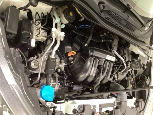 ホンダスタッフがしっかり整備して保証付きにてお渡し致します。エンジンルーム＆室内ルームともにクリーニング済みで清潔です。快適なドライブをお楽しみください。