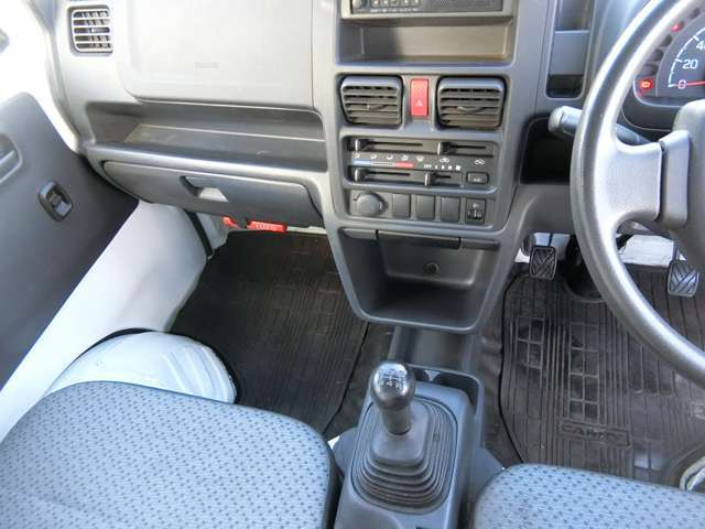 車両のお問合せ等は0986-57-8889までご連絡下さい。九州-宮崎県・都城市・神之山町-都城インターより5分です・オートピア21都城店バン・トラックセンターまでお気軽にどうぞ！！