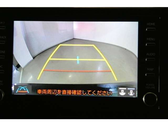 バックカメラが付いているので後方確認が非常にしやすいです。今や運転初心者も熟練者も必須装備！ついていて損はないですね♪