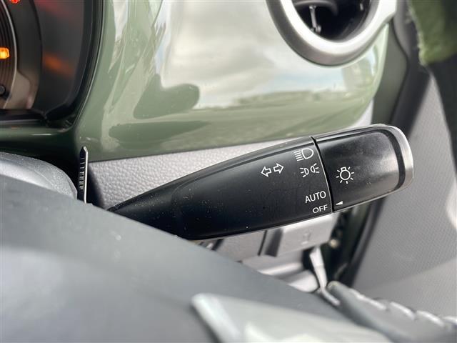 【　オートライト　】オートライトなのでライトの点け忘れを気にすることなく運転が出来ます。