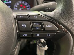 【レーダークルーズコントロール】高速道路での長距離走行が楽に！！自動で速度を保つクルーズコントロールが、衝突軽減システムと連携し、前方の車両を感知して車間を保つように速度調節してくれます！！