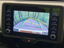【バックカメラ】駐車時に後方がリアルタイム映像で確認できます。大型商業施設や立体駐車場での駐車時や、夜間のバック時に大活躍！運転スキルに関わらず、今や必須となった装備のひとつです！
