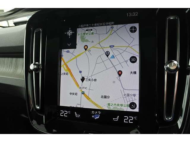 進行方向に広い縦長のセンターパネルで快適なナビゲーションを実現しています。