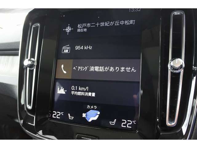 タッチスクリーンやボイスコントロールで操作ができる9インチの大型センターモニター。