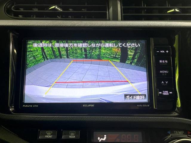 【バックカメラ】駐車時に後方がリアルタイム映像で確認できます。大型商業施設や立体駐車場での駐車時や、夜間のバック時に大活躍！運転スキルに関わらず、今や必須となった装備のひとつです！