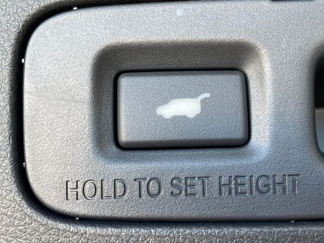 【パワーバックドア】スマートキーや運転席のボタンを押すだけでリアゲートが自動で開閉します！荷物を持っている時や、高い位置にあるバックドアを閉める際に便利な機能です♪