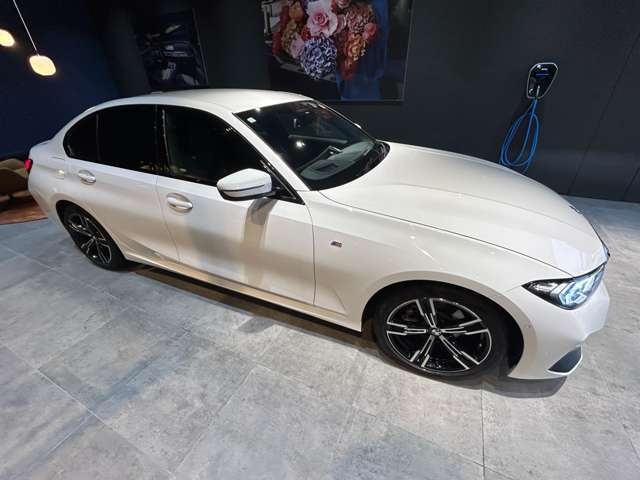BMWを熟知したメカニックによる、360度の納車前点検。ドイツ本国と同様の教育・訓練を受けたメカニックが徹底的に点検、整備した後にお客様にお引渡しします。