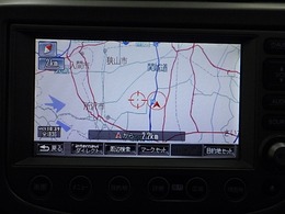 【ナビゲーション】　ナビを装備しております！インパネ内にスッキリとビルトイン装着されておりますので、運転時に視界の妨げになる事もありません。