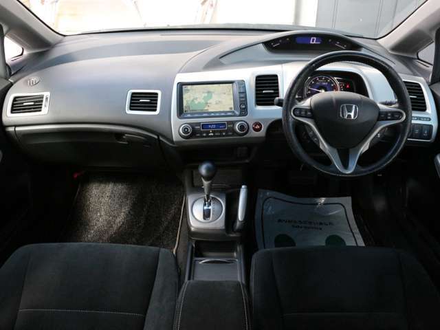 すっきりとしたシビックHVらしいデザインのダッシュ回り！フロントビューの視認性もよく運転しやすいと思います★