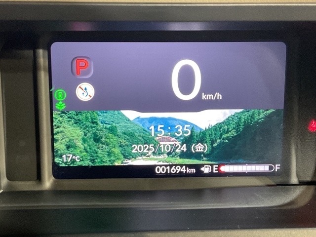 視認性の高いメーター回り。いろいろな情報も表示されます。