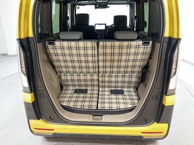 ポリタンクが積載できる奥行きを確保しています。