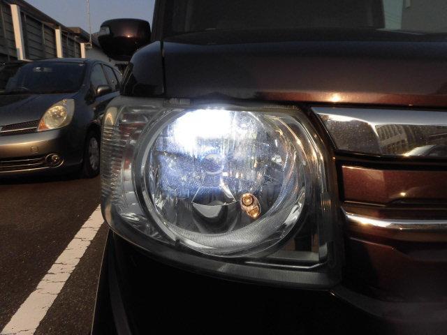 ディスチャージヘッドライトです！暗くなった時に明るく照らしてくれるので安心して運転していただけます☆
