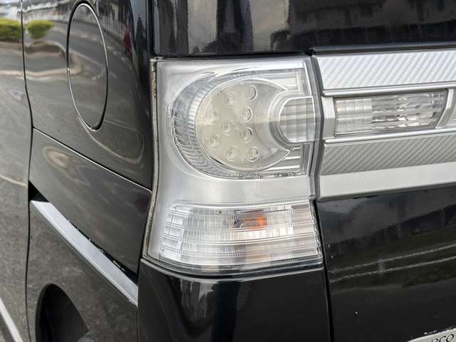 お車の状態は内外装共にとても綺麗な状態を保っておりますので私共でも自信を持ってお薦め出来る1台です！！同年式のお車と比べますと、大事にお乗りだった事を実感して頂けるはずです♪