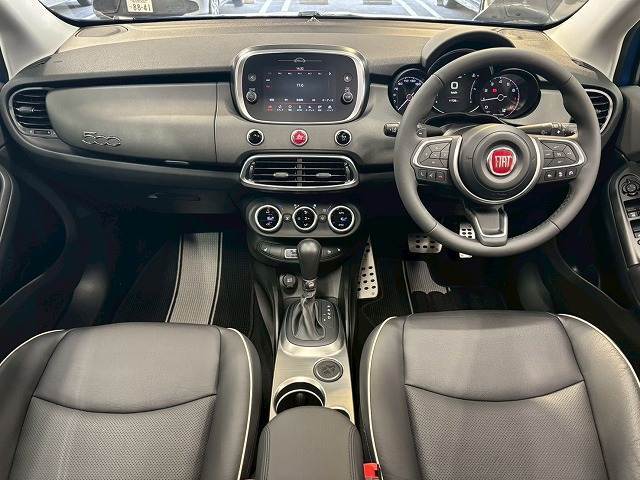 アイポイントが高く見晴らしの良い運転席です！