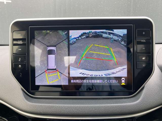上からまる見え！全周囲カメラの画像です。純正ナビに映してあります。お車を真上から見たような映像をミラーやナビ画面に映し出す事によって、車両の周囲を確認し、駐車時や発進時の運転をサポート。