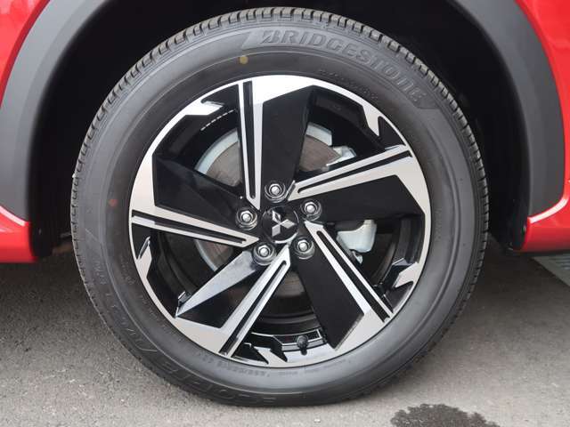 純正アルミホイール　タイヤサイズは225/55R18インチ