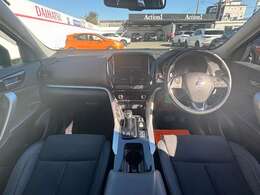 【室内】コックピット。車内もキレイで嫌な臭いもありません！ご納車後の臭いが付きにくくなる「空気触媒コーティング」もあります。