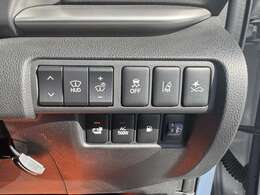 【衝突軽減ブレーキ】万が一のときにレーダーやセンサーなどが前方障害物や車両などを検知し、衝突の可能性がある際に緊急ブレーキをかける機能です。