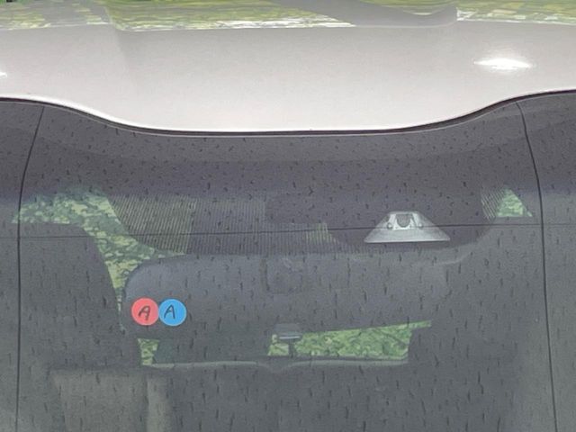 【ホンダセンシング】走行中に前方の車両等を認識し、衝突しそうな時は警報とブレーキで衝突回避と被害軽減をアシスト。より安全にドライブをお楽しみいただけます。