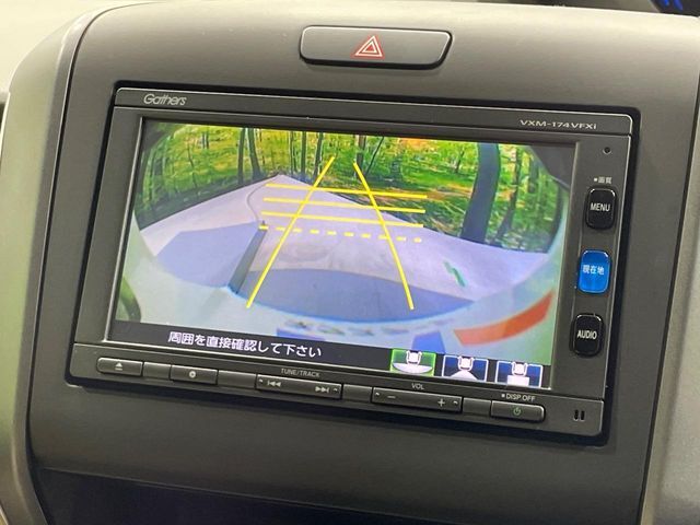 【バックカメラ】駐車時に後方がリアルタイム映像で確認できます。大型商業施設や立体駐車場での駐車時や、夜間のバック時に大活躍！運転スキルに関わらず、今や必須となった装備のひとつです！