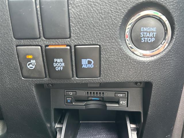 【ETC】有料道路を利用する際に料金所で停止することなく通過できる、ETC車載器（ノンストップ自動料金収受システム機器）が装備されています。セットアップを行うことで利用可能になります。