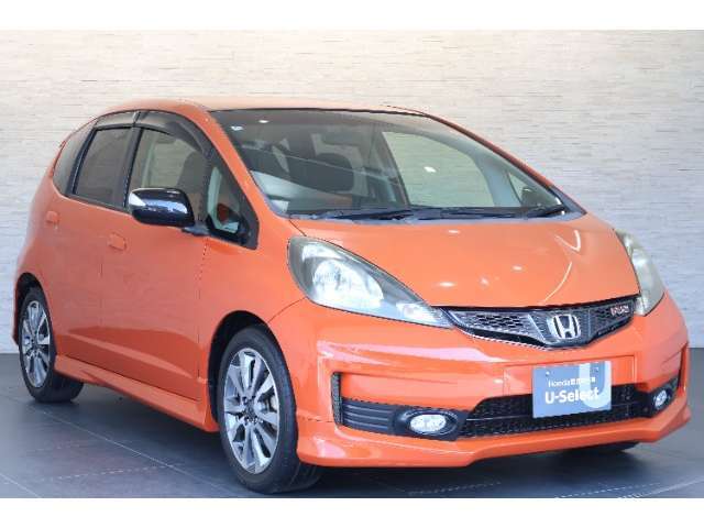 このお車はホンダ純正光脱臭・抗菌加工を納車前に致します。光触媒消臭は光触媒と銀イオンにより消臭とウイルス除菌や抗菌効果のダブル効果で車内を快適に保ちます。