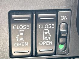 【両側パワースライドドア】スマートキーや運転席のスイッチで後席両側スライドドアの開閉が可能♪電動だから力を入れてドアを開ける必要が無く、小さなお子様でも簡単に開け閉めでき快適です♪