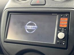 【純正ナビ】人気の純正ナビを装備しております。ナビの使いやすさはもちろん、オーディオ機能も充実！キャンプや旅行はもちろん、通勤や買い物など普段のドライブも楽しくなるはず♪