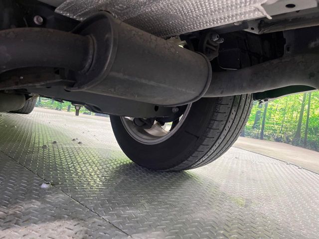 お車を安心してお乗りいただく為には、足回りの定期点検が欠かせません。サービスサポート（有償保証）では無料点検もご提供しており、安心のカーライフをお過ごしいただけるサポート体制が整っています。