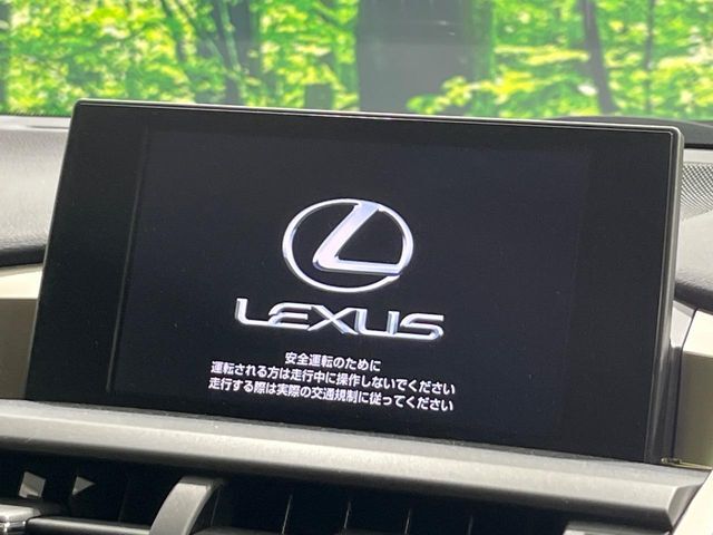 【メーカー純正ナビ】インテリアに溶け込むスタイリッシュな「専用設計」メーカーナビを装備♪視認性や操作性など基本性能にも優れ、より上質なカーライフをお楽しみいただけます。