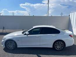 ご納車前には、BMWを熟知したメカニックによる100項目の点検・整備を行います。不具合箇所、交換時期に達している部品に関しましては、全て当社負担で交換してからのご納車となります。