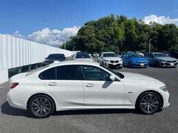 常時100台以上のBMW/MINIを展示！大型展示場でお気に入りの車両を見つけてください♪