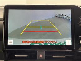 【バックモニター】後ろのカメラの映像がモニターに映し出されるので、後方の見えない死角や、障害物との距離感などもしっかり安全確認することができます！