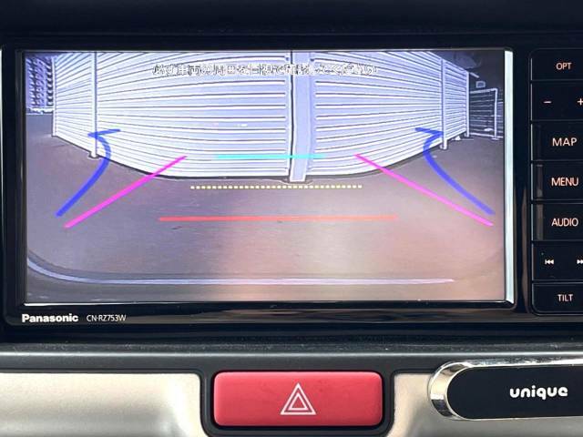 【バックカメラ】駐車時に後方がリアルタイム映像で確認できます。大型商業施設や立体駐車場での駐車時や、夜間のバック時に大活躍！運転スキルに関わらず、今や必須となった装備のひとつです！