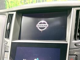 【メーカー純正8型ナビ】インテリアに溶け込むスタイリッシュな「専用設計」メーカーナビを装備♪視認性や操作性など基本性能にも優れ、より上質なカーライフをお楽しみいただけます。