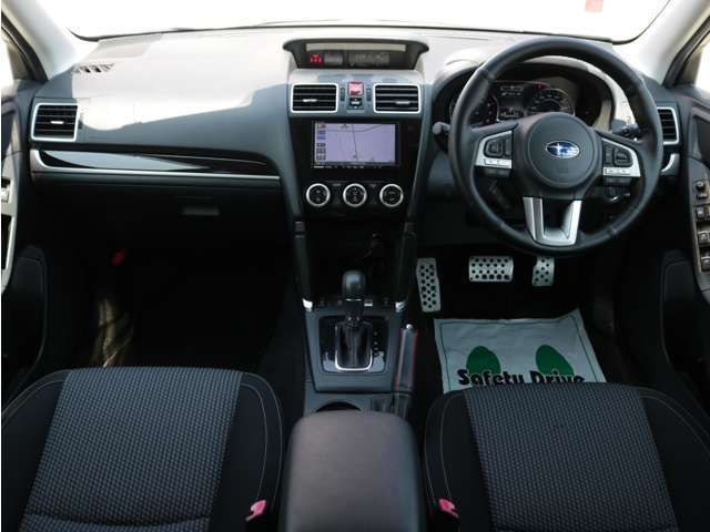 すっきりとしたフォレスターらしいデザインのダッシュ回り！フロントビューの視認性もよく運転しやすいと思います★