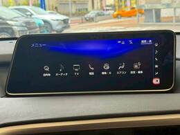 【純正ナビ】一体感のあるナビは、高級感ある車内を演出してくれます。Bluetooth再生などオーディオ機能も充実しておりますので、運転もより楽しめます♪