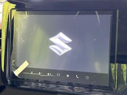 【純正ナビ】人気の純正ナビを装備しております。ナビの使いやすさはもちろん、オーディオ機能も充実！キャンプや旅行はもちろん、通勤や買い物など普段のドライブも楽しくなるはず♪