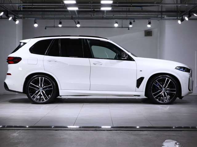 BMW認定中古車は360°チェックリストに従い徹底的にチェック。エンジンやトランスミッション、電気系統やコンピュータ・システムなどを詳細に点検。交換基準に達した部品は整備した後にご納車いたします。