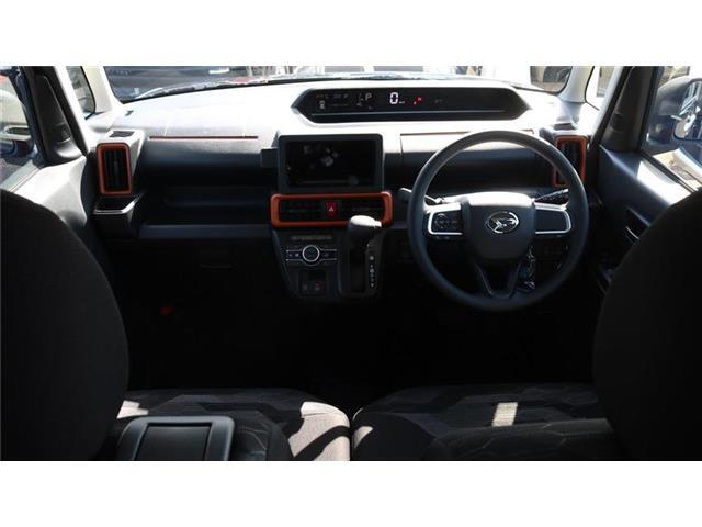 前席全体　目線も高く広い視界で安心して運転することができますね！