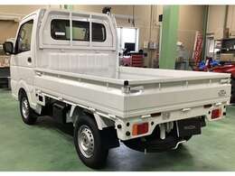 ドアバイザー、ラバーフロアマット、リアゲートチェーン、アッパーメンバーガード、荷台マット（5mm）が付属します！