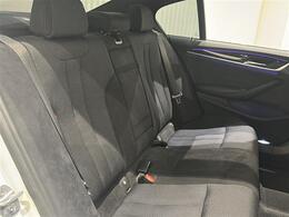 【後部座席】コンセプトは【五感で較べる】。お気軽にスタッフにお尋ね下さい！店舗にて現車の確認もいただけますので、お電話で在庫のご確認の上是非ご来店ください。