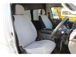 走行少なく内装も程度良好！