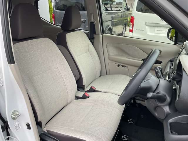 運転席は左右に視界が広く、隅々まで見渡せるため、安全な運転が可能です。