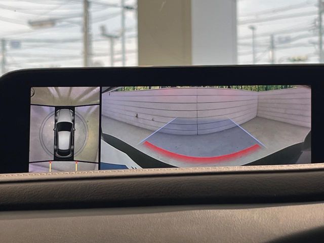 【360°ビューモニター】専用のカメラにより、上から見下ろしたような視点で360度クルマの周囲を確認することができます☆死角部分も確認しやすく、狭い場所での切り返しや駐車もスムーズに行えます。
