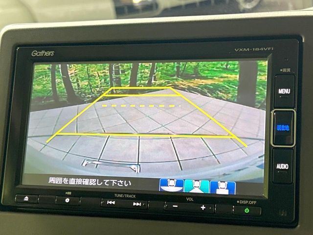 【バックカメラ】駐車時に後方がリアルタイム映像で確認できます。大型商業施設や立体駐車場での駐車時や、夜間のバック時に大活躍！運転スキルに関わらず、今や必須となった装備のひとつです！