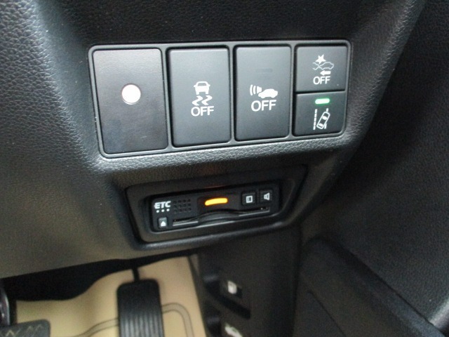 今では必需品となったETC車載器付いてます。